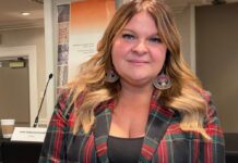 Pour contrer l’intimidation envers les Élu•e•s, le Conseil des Femmes Élues de l’APNQL met de l’avant la Bienveillance latÉrale et tend la main À l’ensemble des Élu•e•s